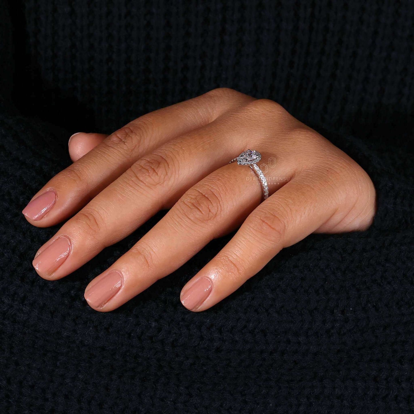 lab grown diamond engagement ring