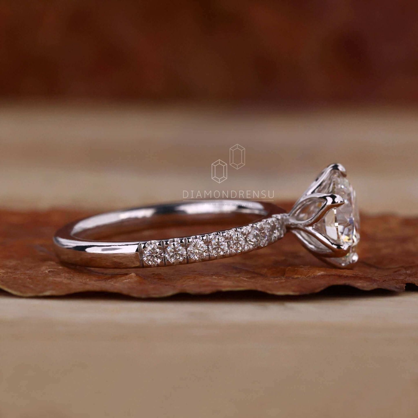 lab grown diamond engagement ring