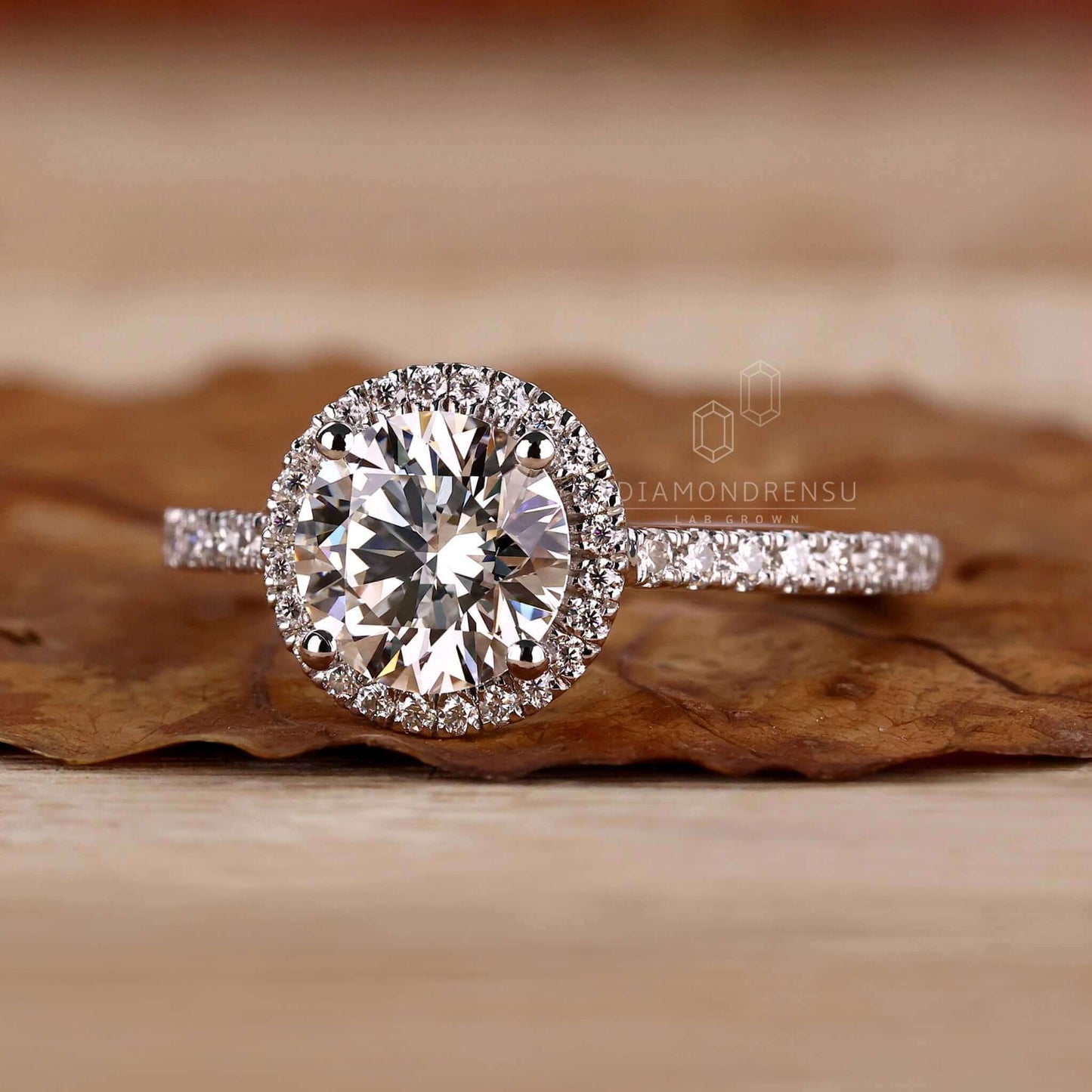 lab grown diamond engagement ring