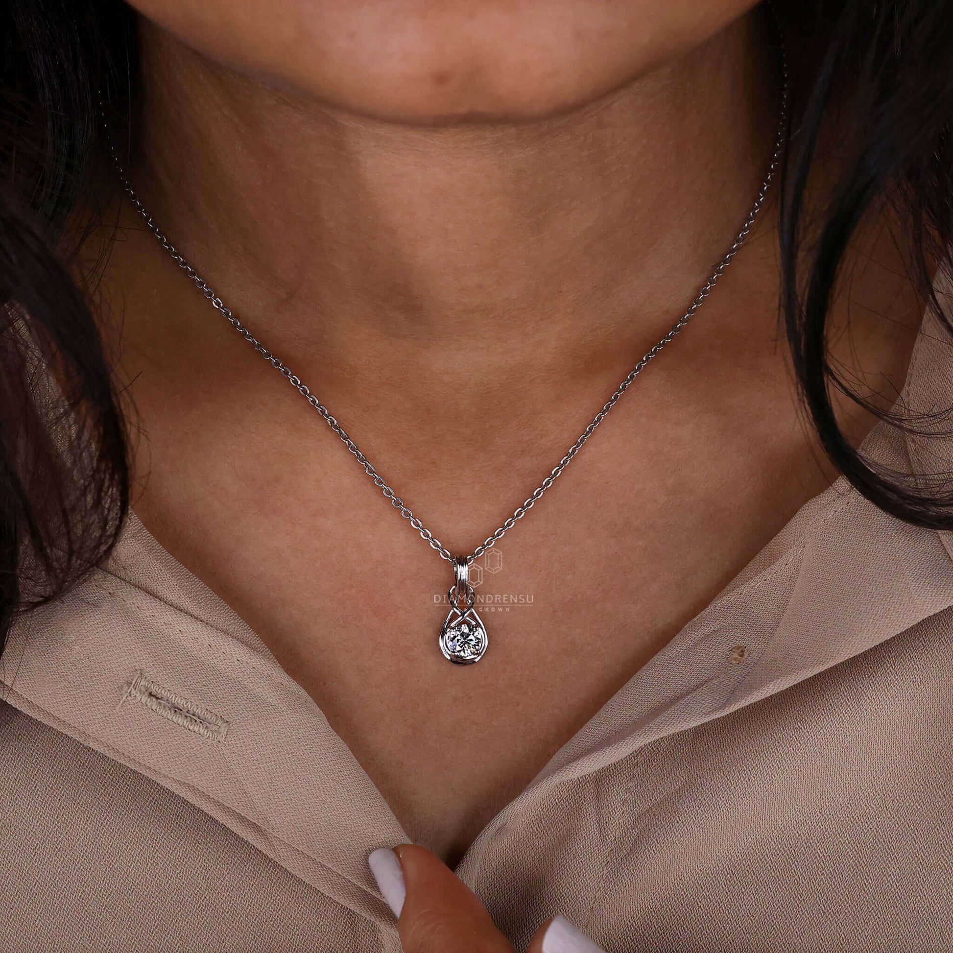 igi certified diamond pendant