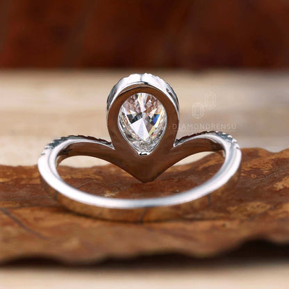 pear engagement ring