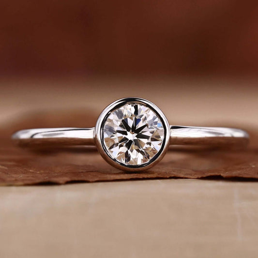 round engagement ring