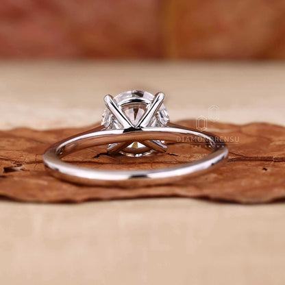 lab grown diamond engagement ring