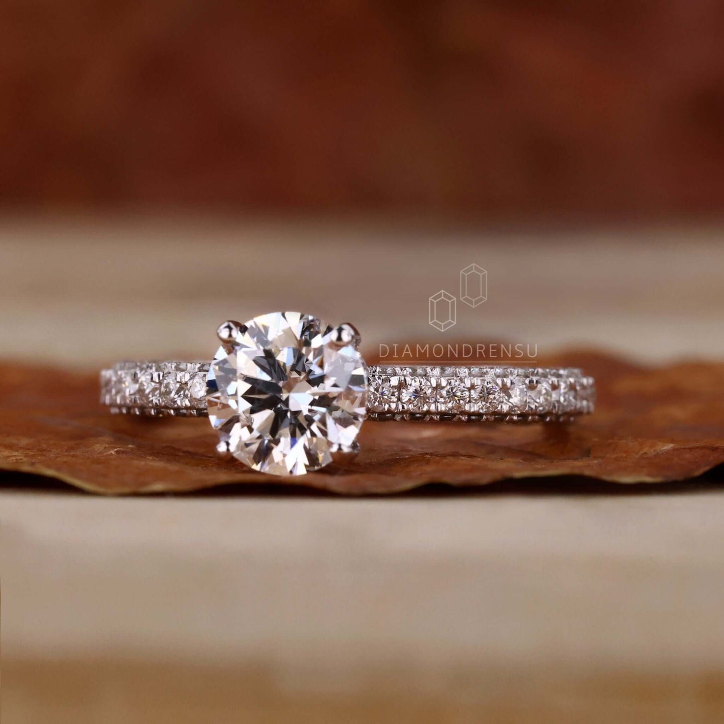 round cut lab grown diamond ring