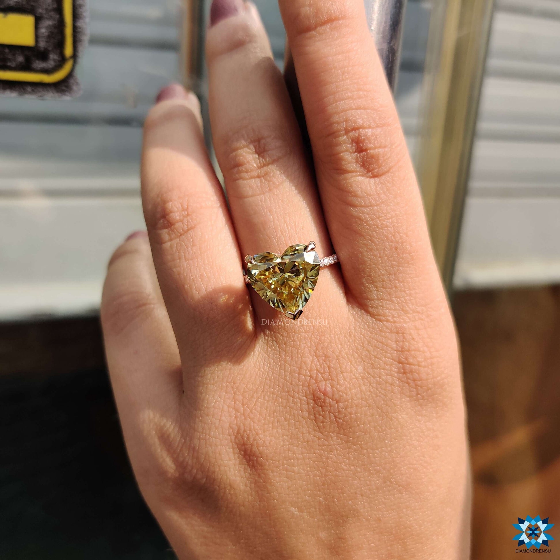 canary yellow moissanite - diamondrensu