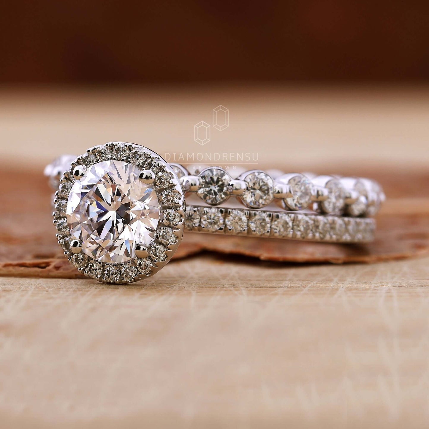 lab grown diamond floating bubble wedding band