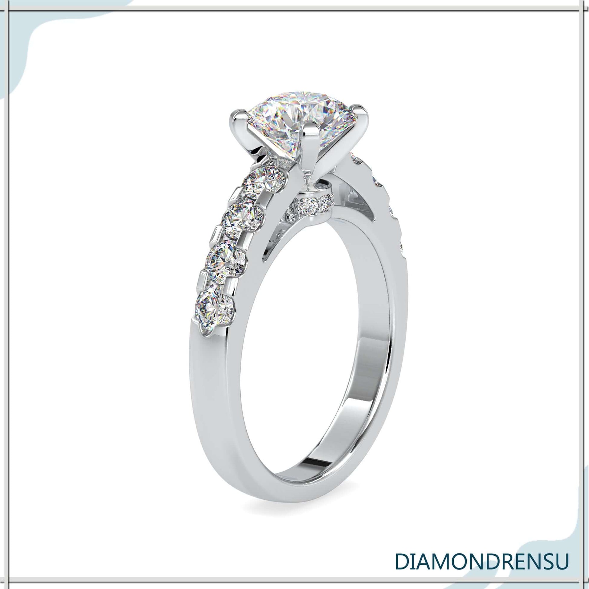 4 prong diamond ring with a round brilliant diamond cut and igi certified stone.
