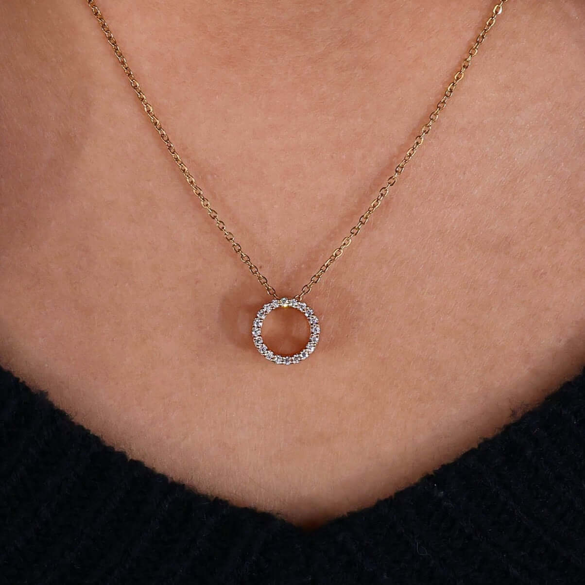 round cut diamond pendant