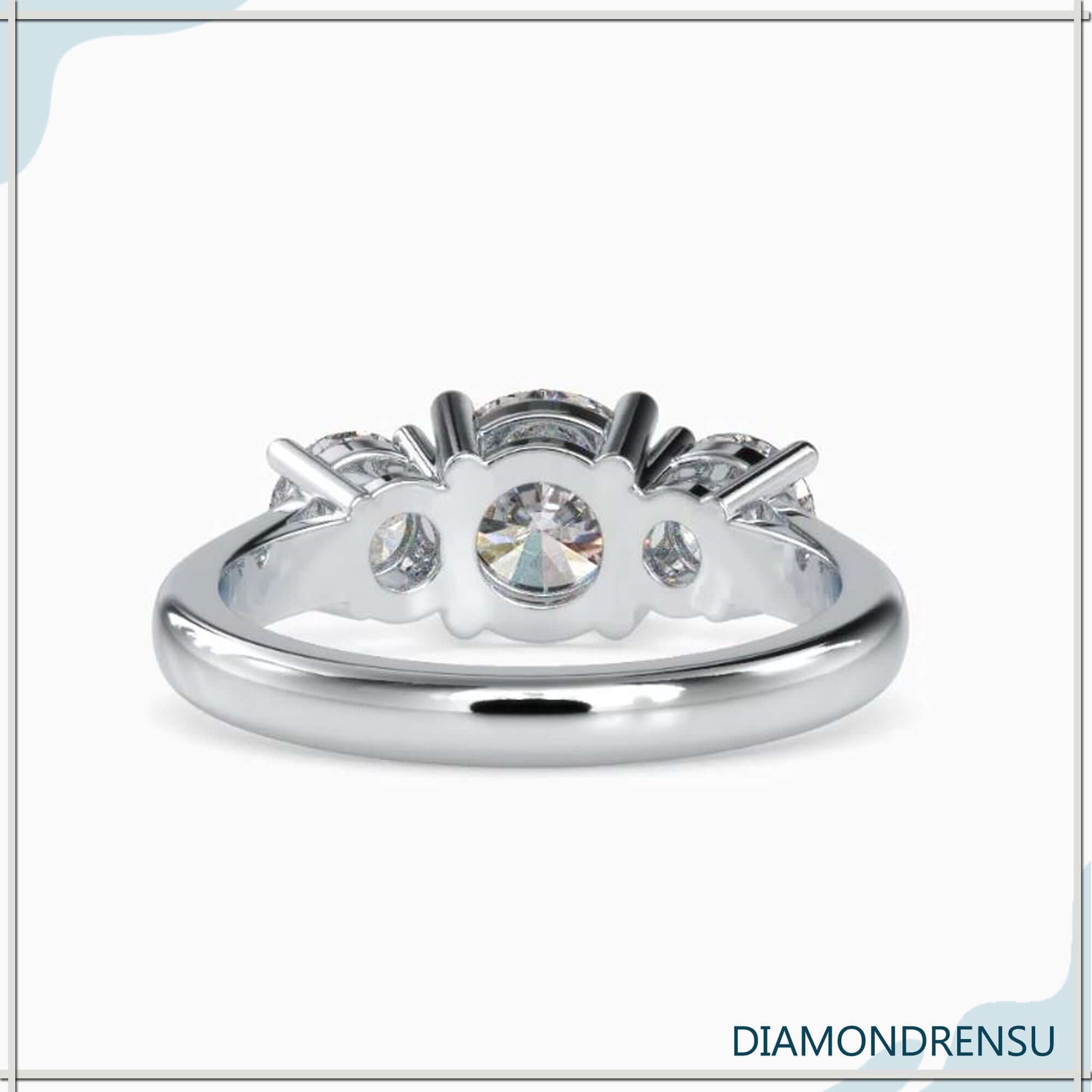 Round diamond ring with prong setting, lab-grown diamond center
