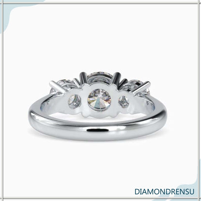 Round diamond ring with prong setting, lab-grown diamond center
