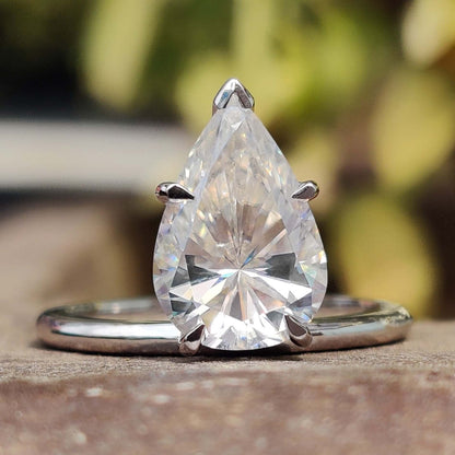 pear engagement ring