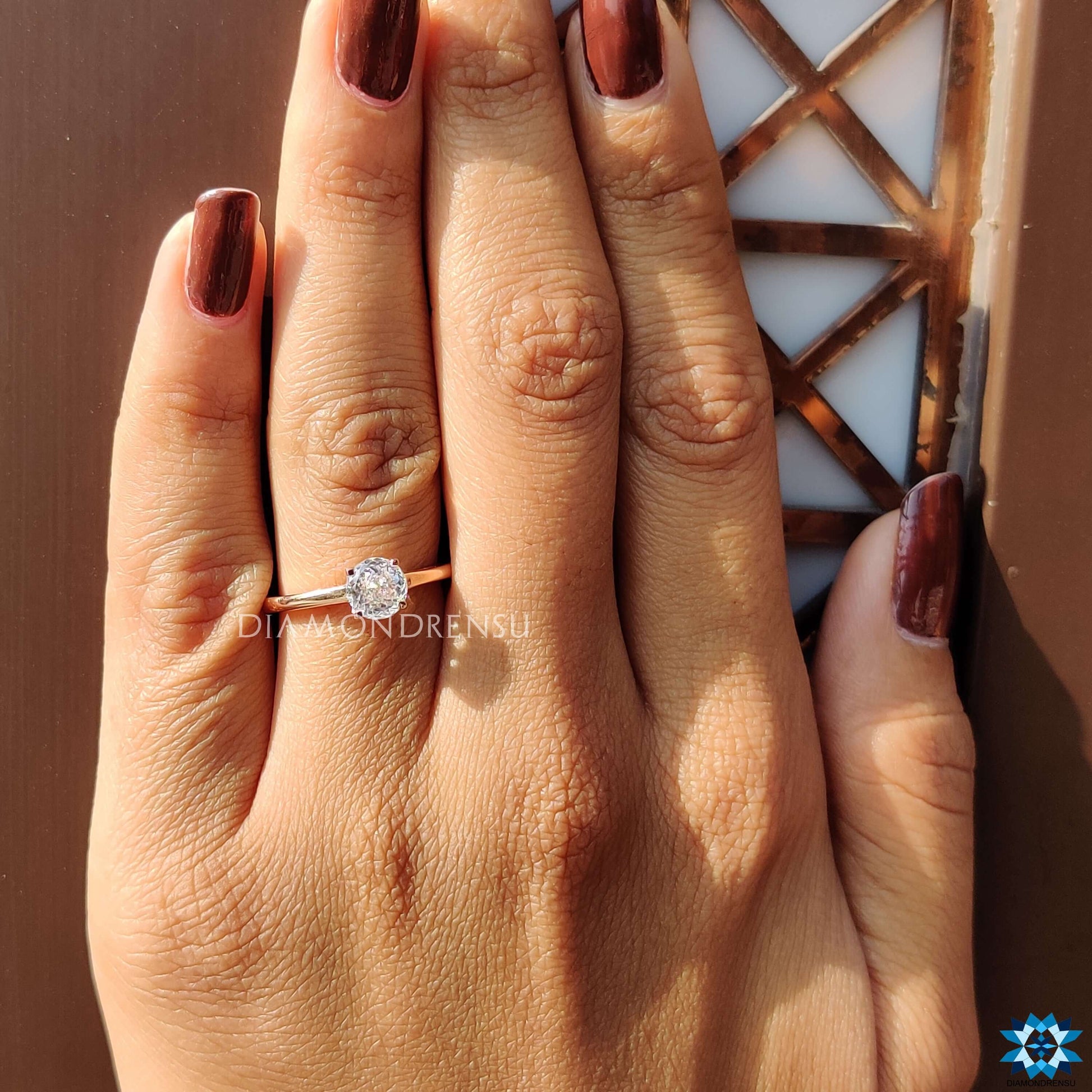 Beautiful solitaire trellis ring setting with an igi certified gemstone, adding sophistication to any engagement.