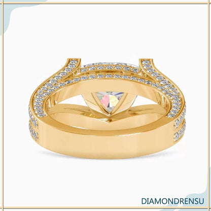 Diamondrensu ring with an exquisite trillion cut diamond and split shank.