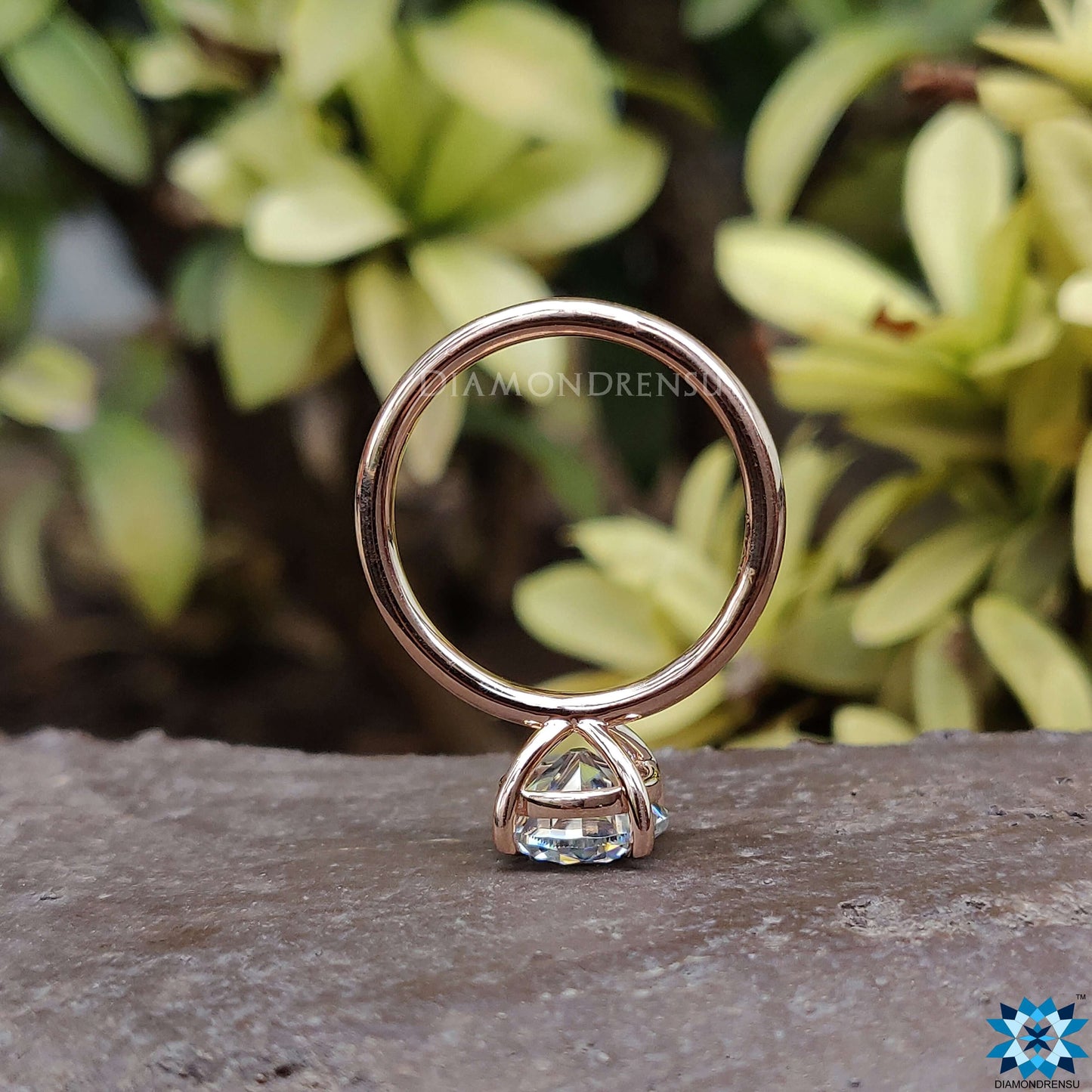 An exquisite moissanite ring designed with a round brilliant cut, radiating charm and modern style.
