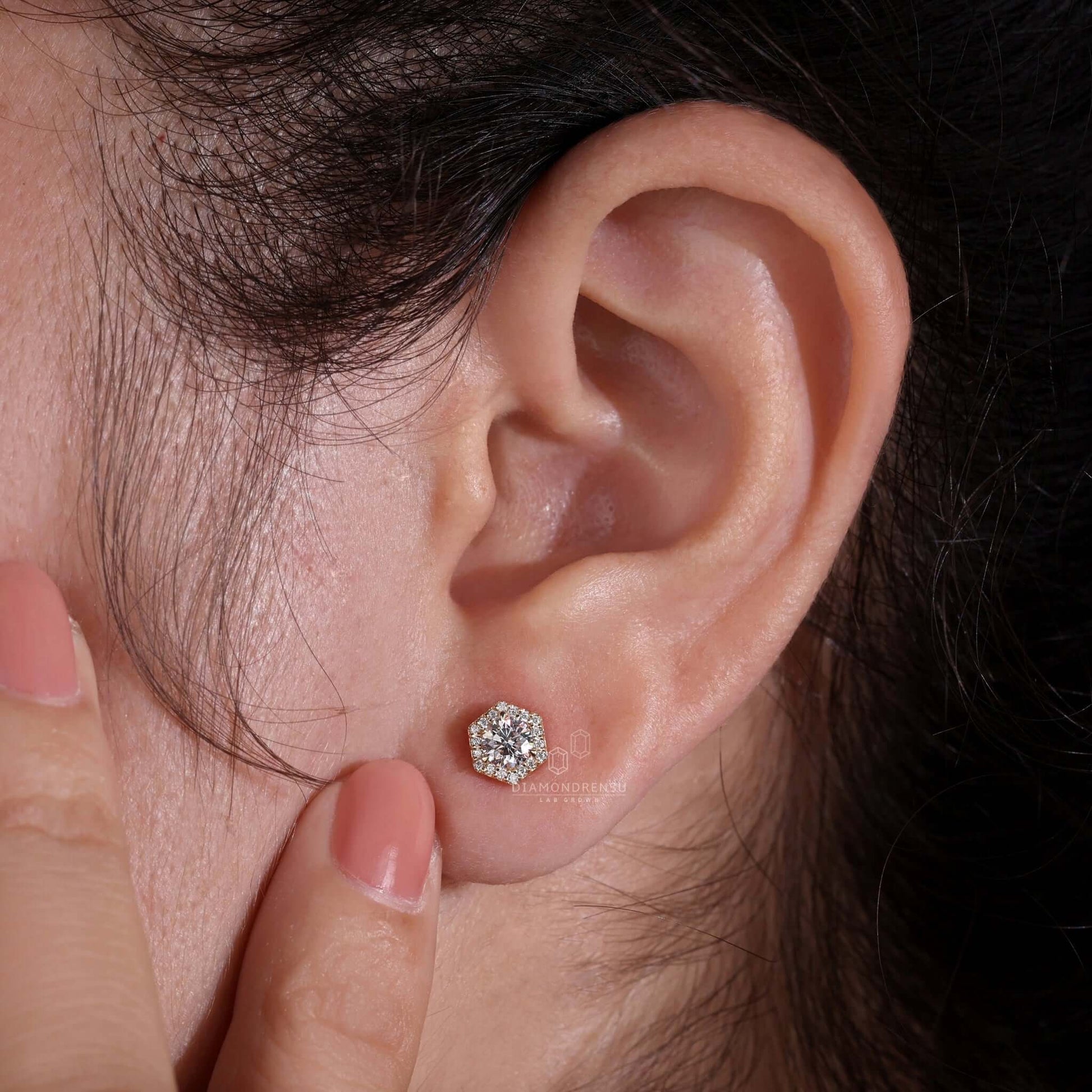 round diamond earrings