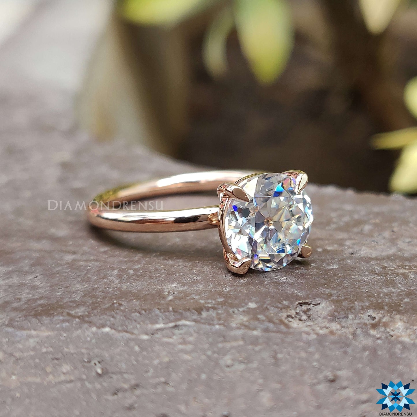 A luxurious round moissanite ring that captures light beautifully, making it a perfect choice for an engagement.
